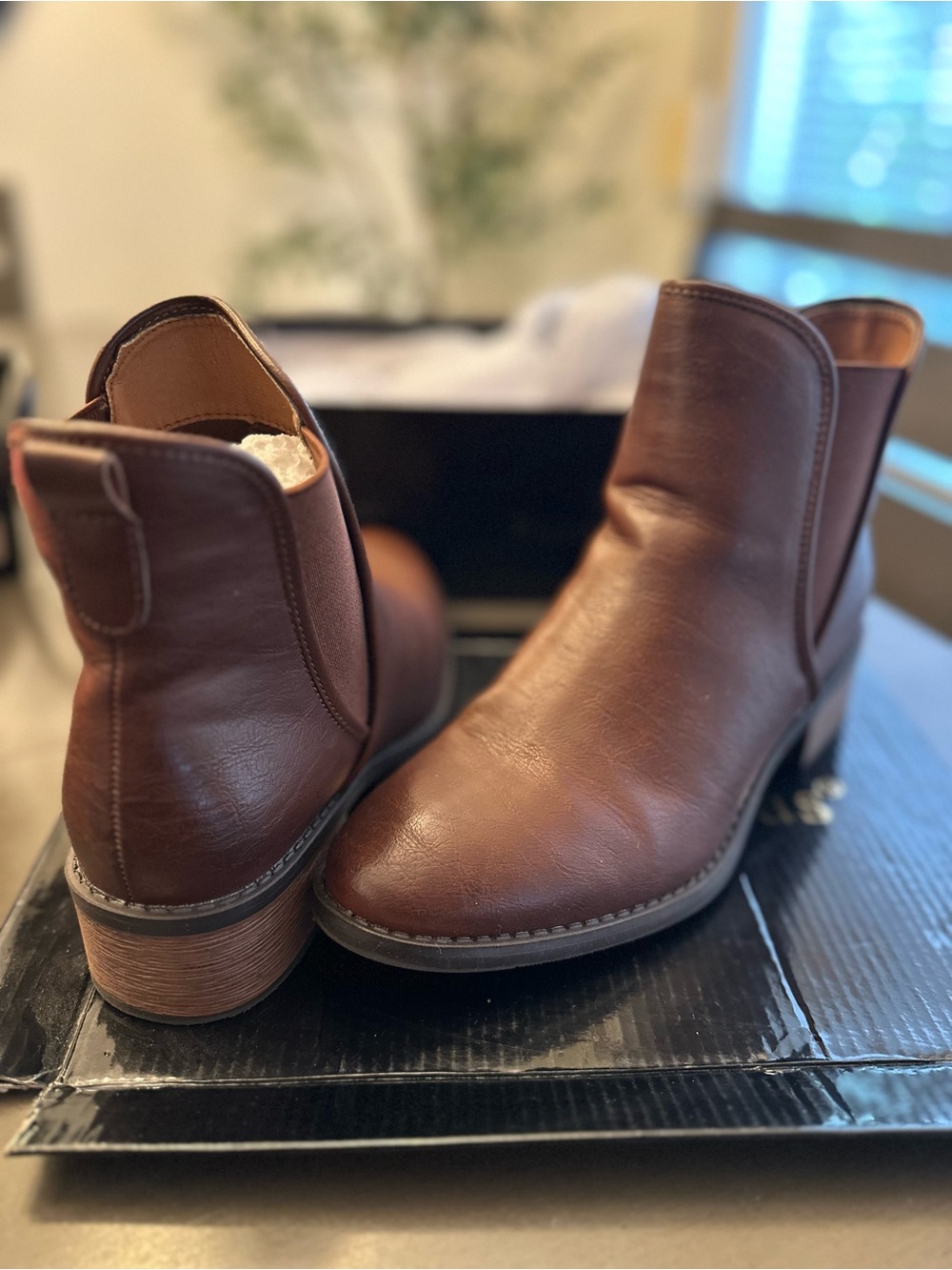 Pierre Dumas Classic Brown Leather Chelsea Ankle Boots - Women Size 8